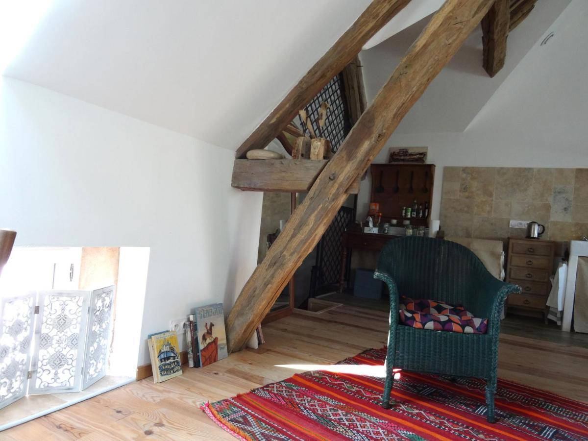 L'Escalier Des Reves Bed and Breakfast Saint-Sauveur-en-Puisaye Exteriör bild
