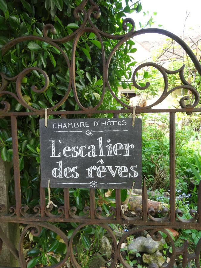 L'Escalier Des Reves Bed and Breakfast Saint-Sauveur-en-Puisaye Exteriör bild